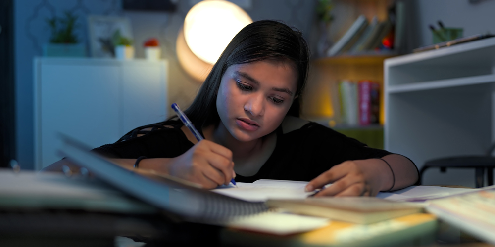 Young,Focused,School,,College,Girl,With,Pen,In,Hand,Write,